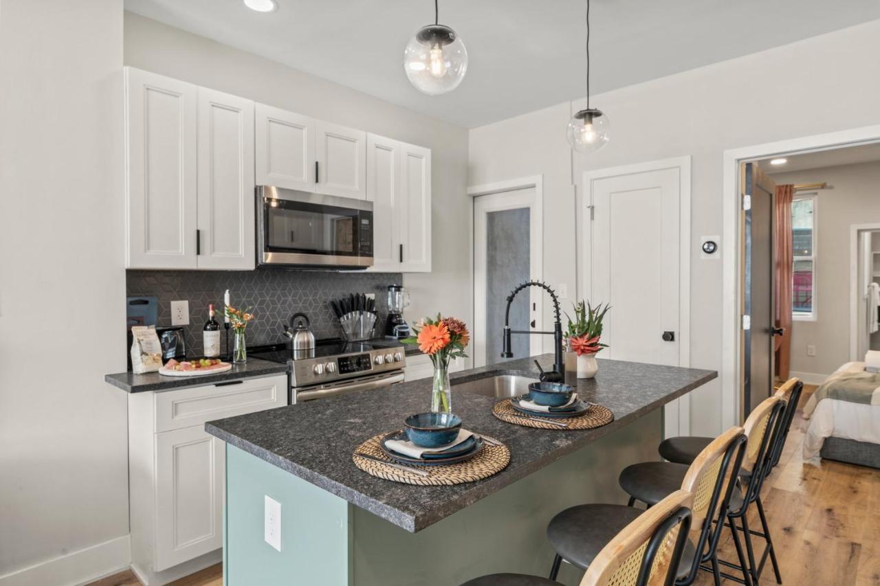Passyunk Square Spacious 1 Bedroom Oasis- Huge Deck فيلادلفيا المظهر الخارجي الصورة