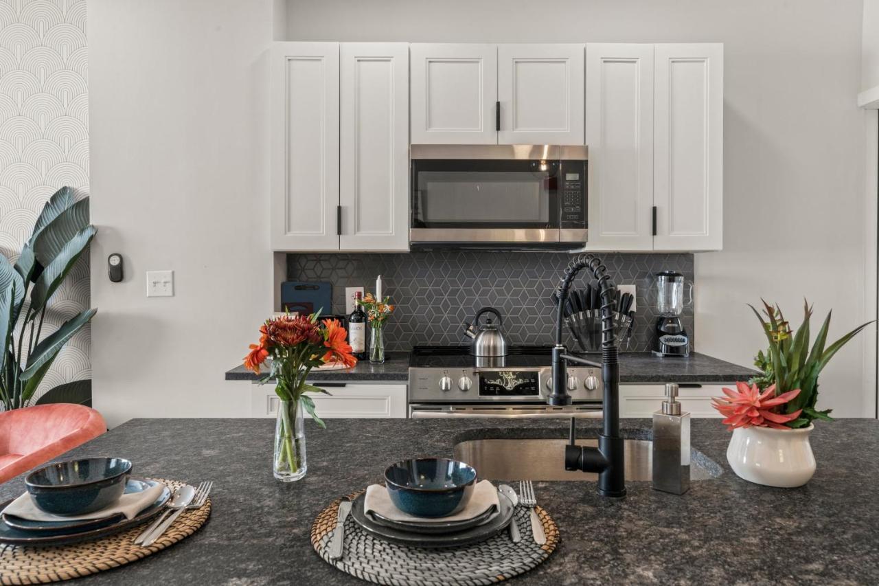 Passyunk Square Spacious 1 Bedroom Oasis- Huge Deck فيلادلفيا المظهر الخارجي الصورة